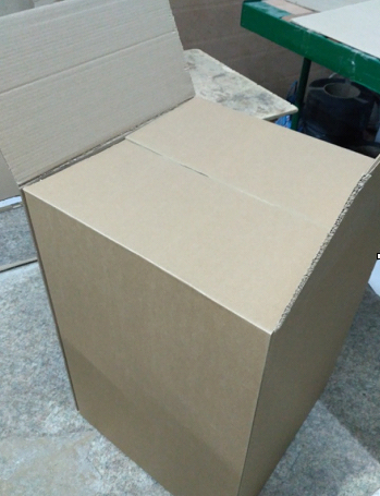 Коробка картонная с перекрывающимися клапанами
