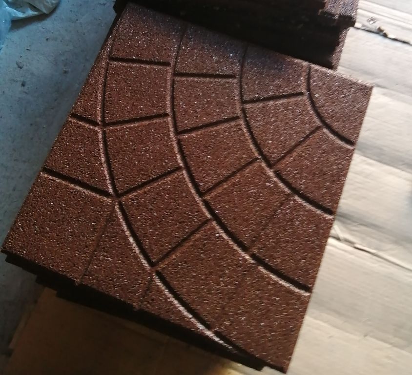 Плитка из резиновой крошки "Паутинка" 350х350х20 мм коричневый